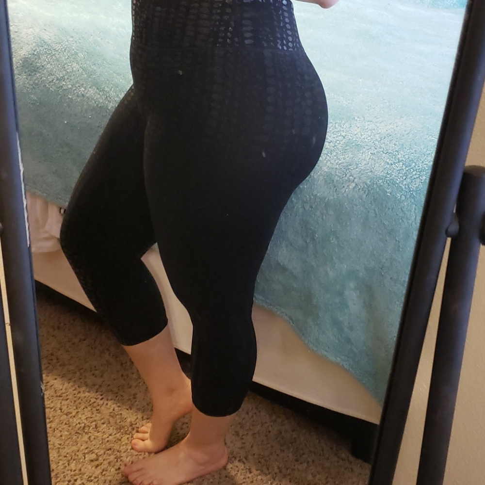 Black textured leggings